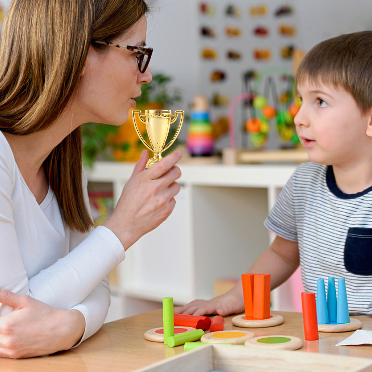 Party Games Kids - 12 قطعة من الكؤوس البلاستيكية الذهبية